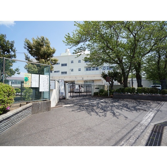 中学校　横浜市立中田中学校（中学校）まで729m