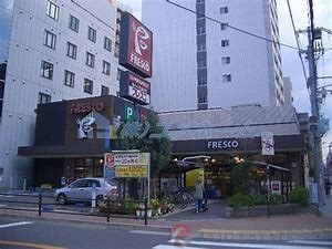 スーパー　フレスコ江坂店（スーパー）まで296m