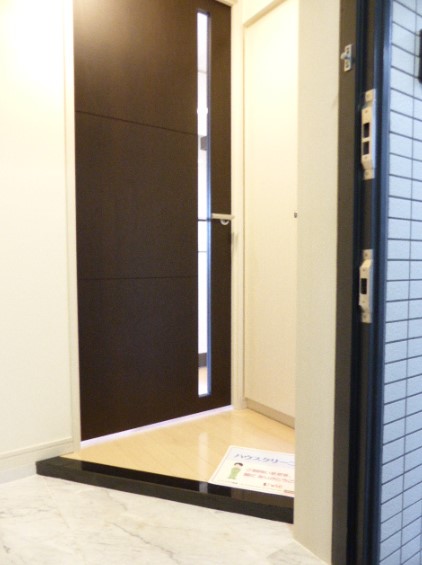 玄関　同マンション別部屋参照。