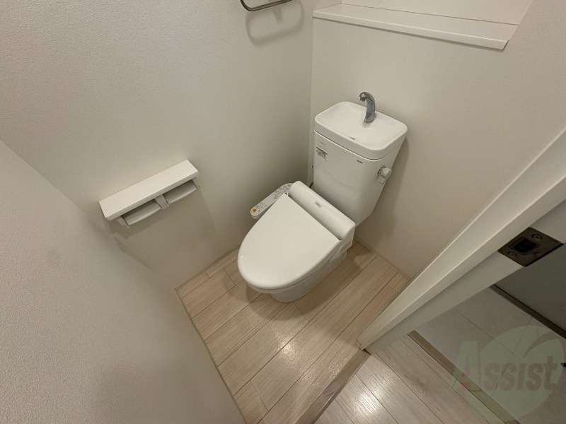 トイレ　こちらはトイレです。清潔感があり、安心して使用できます。