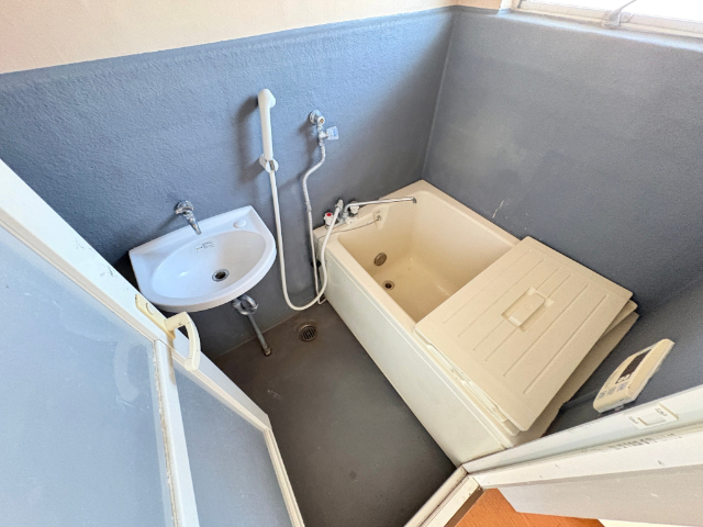 バス・シャワールーム　※別部屋の写真です