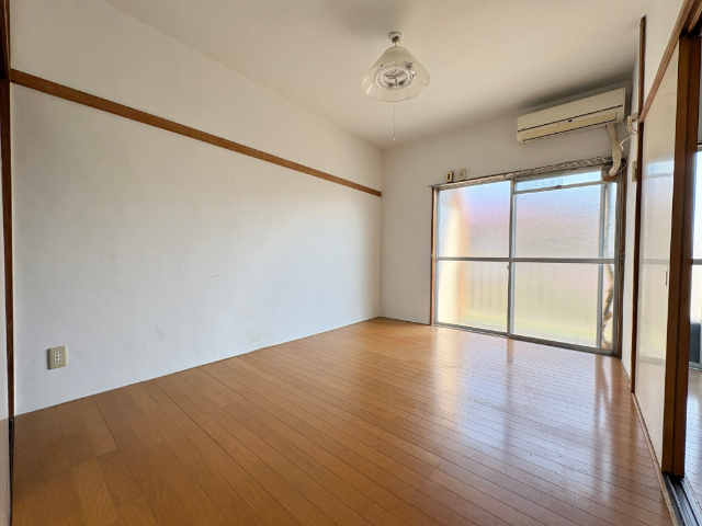 居室・リビング　※別部屋の写真です
