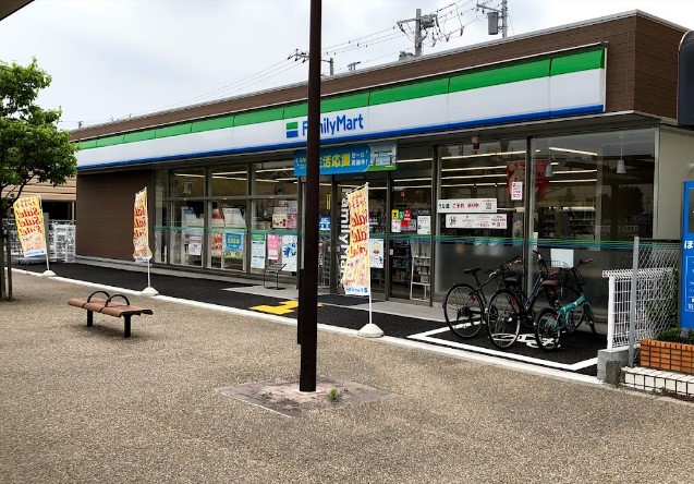 コンビニ　ファミリーマート 北上尾駅西口店（コンビニ）まで695m