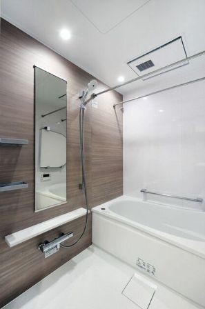バス・シャワールーム　同マンション・別タイプの住戸のお写真となります
