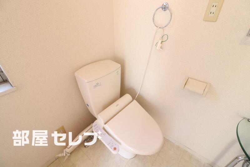 トイレ　水回りスペースにも窓があります