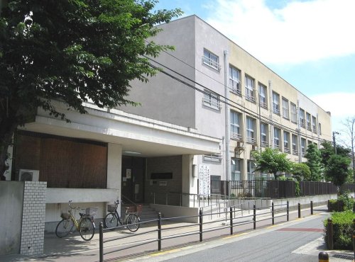 小学校　高殿小学校（小学校）まで657m