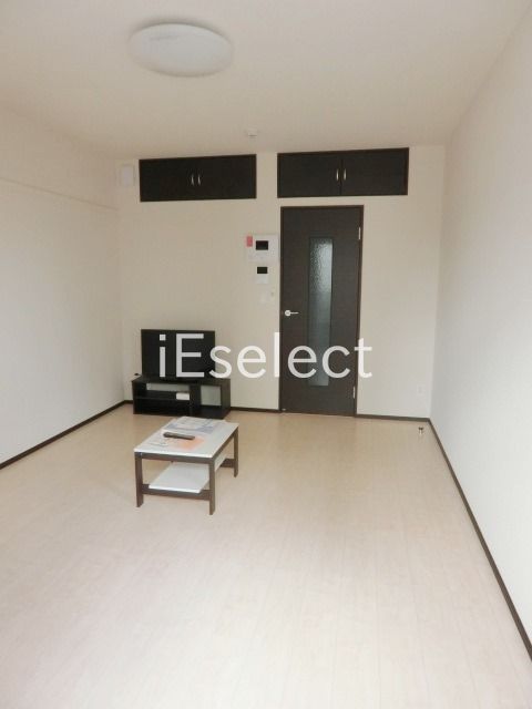 その他部屋・スペース　バルコニー側からの洋間です