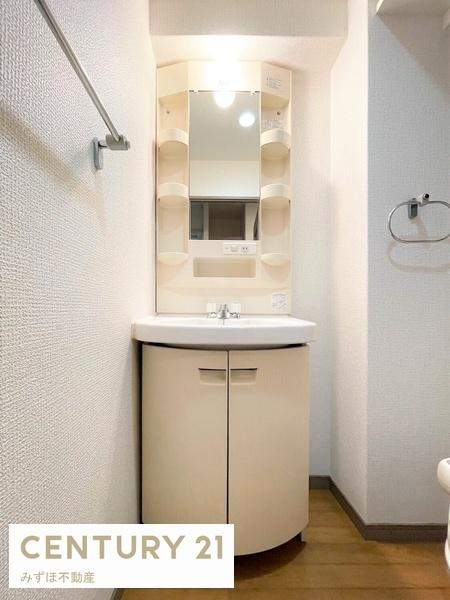 洗面設備　独立洗面台付で朝の身支度もスムーズに♪