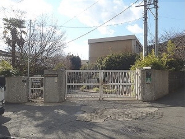 小学校　安朱小学校（小学校）まで690m