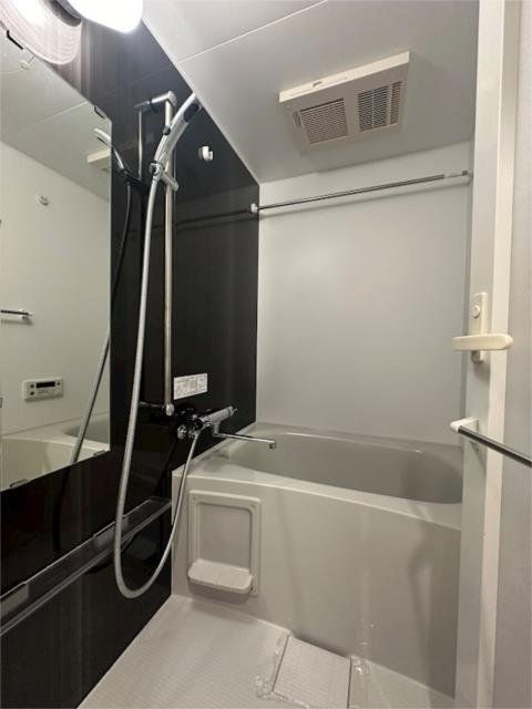 バス・シャワールーム　※同タイプの別のお部屋です。