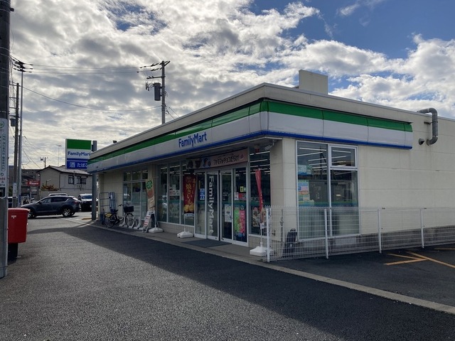コンビニ　ファミリーマート江ヶ崎町店（コンビニ）まで159m