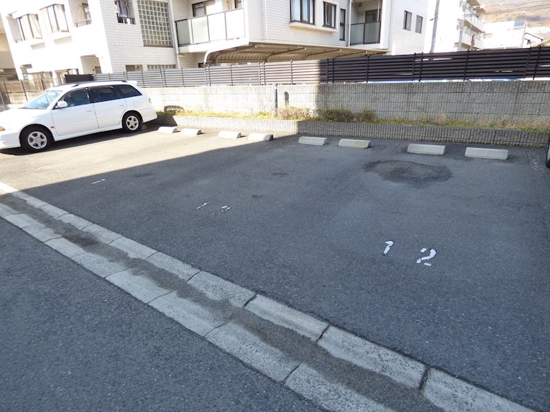 駐車場　当店は家主強制でない場合、消毒・抗菌代や安心サポート代など不