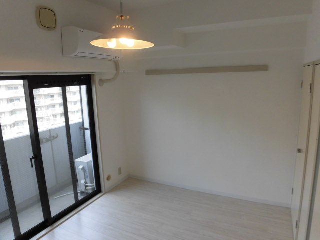 居室・リビング　きれいなフローリングのお部屋です