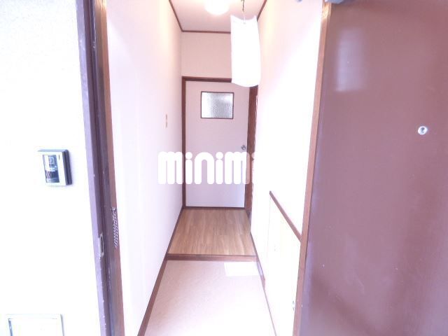 玄関　明るい玄関下駄箱つき