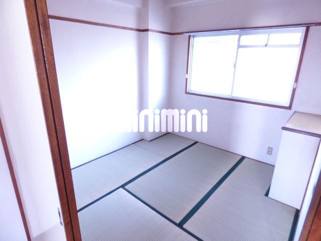 その他部屋・スペース　玄関横の和室です。