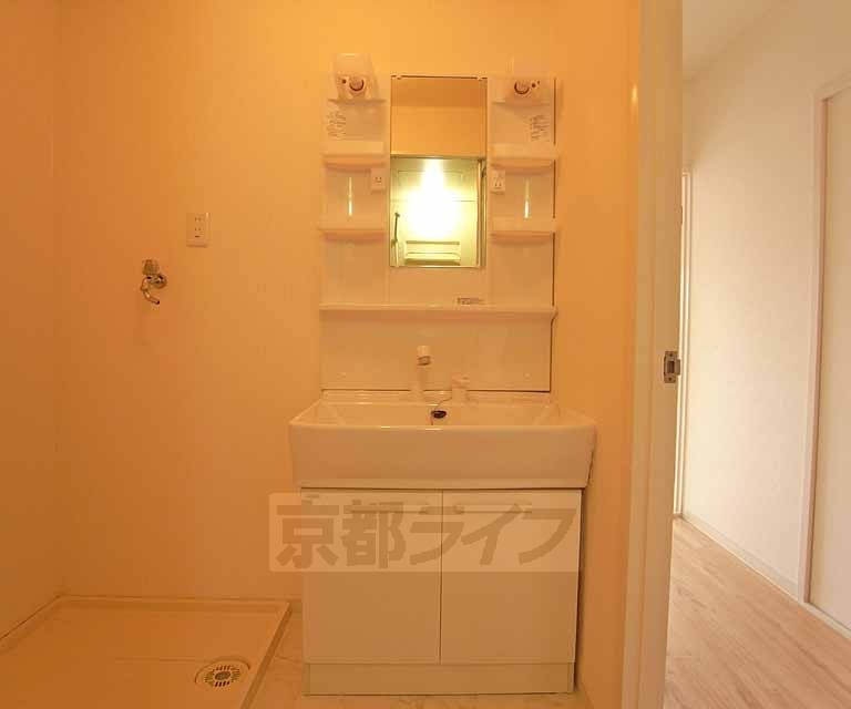 洗面設備　独立洗面台も新設しました。