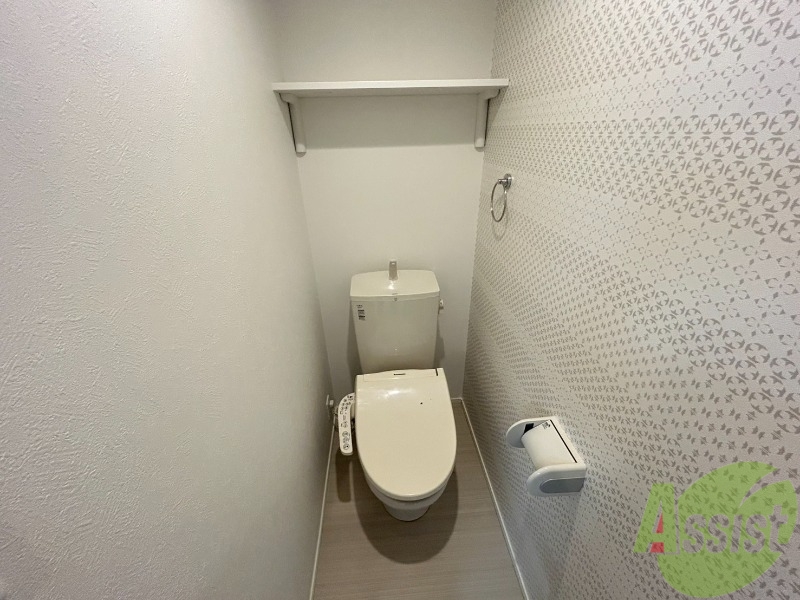 トイレ　トイレはウォシュレット機能付きです。安心して使用できますね。