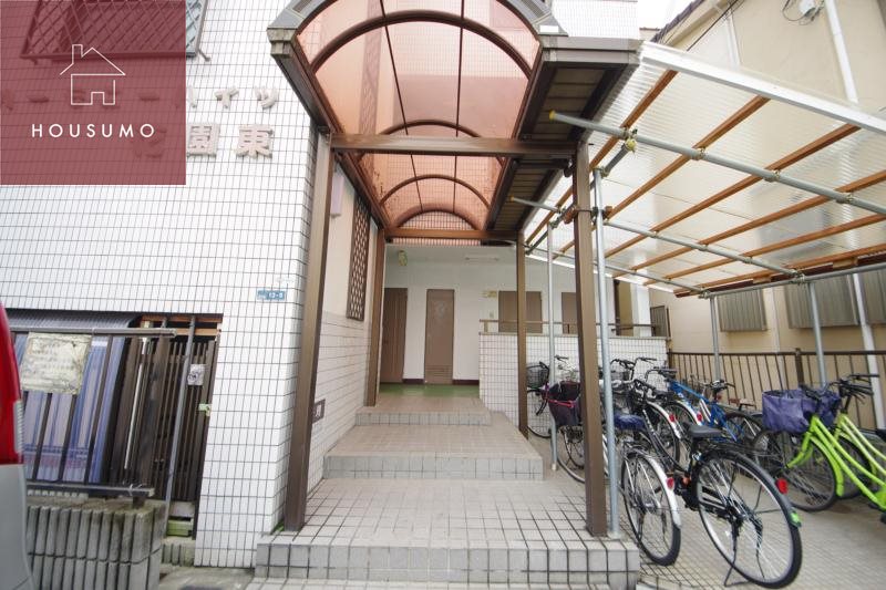 エントランス　落ち着いたエントランスです