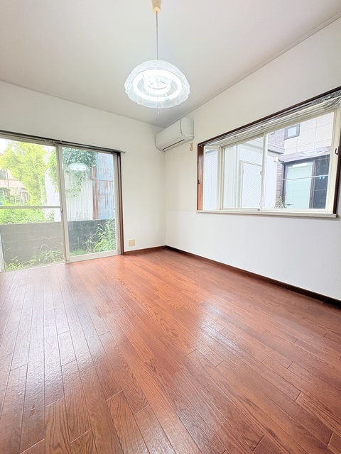 居室・リビング　角部屋・２面採光の明るいお部屋でゆっくりお過ごし頂けます♪