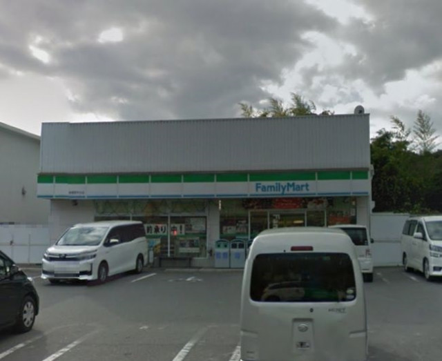 コンビニ　ファミリーマート高槻南平台店（コンビニ）まで1106m