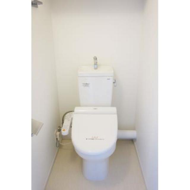 トイレ　※写真は同タイプ住戸です。