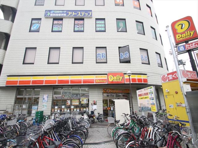 コンビニ　デイリーストアー（コンビニ）まで844m