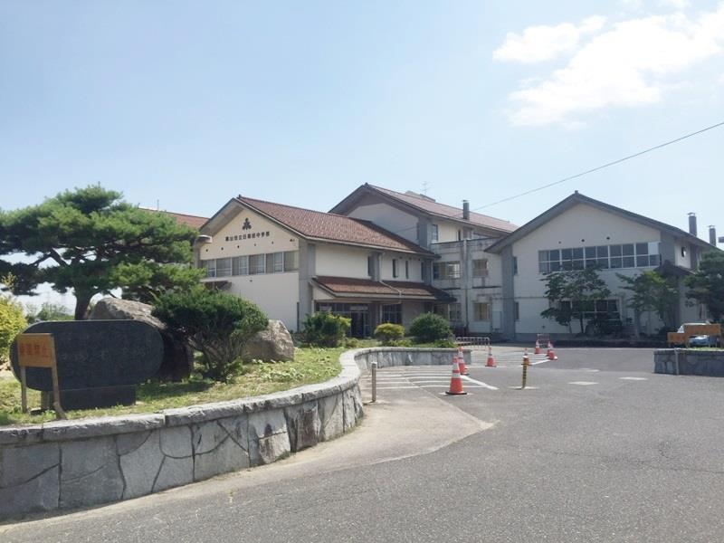 中学校　日和田中学校（中学校）まで2200m