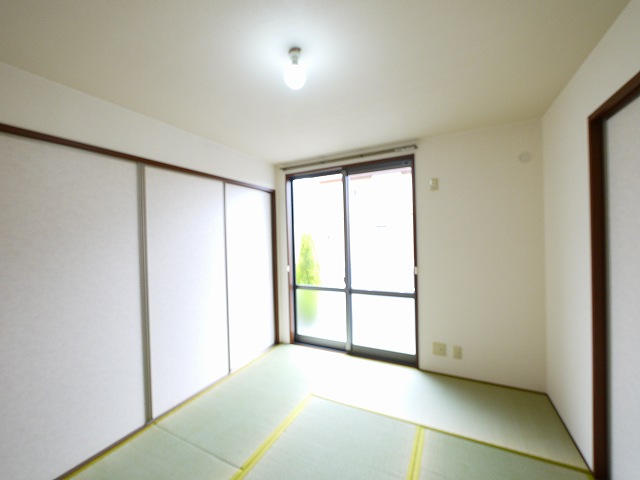 その他部屋・スペース　畳の上でゆっくりとくつろげる和室です