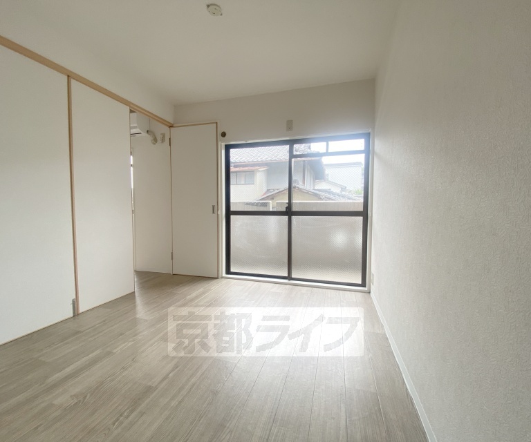 居室・リビング　落ち着いた雰囲気のお部屋です