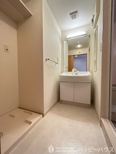 洗面設備　同物件・別部屋のお写真になります。（現況優先）