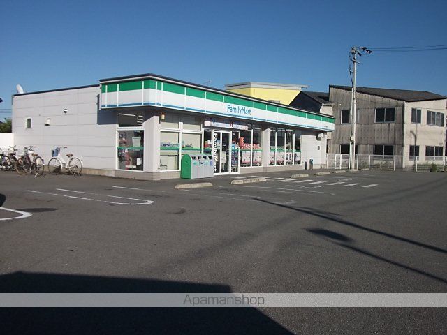 コンビニ　ファミリーマート（コンビニ）まで1370m