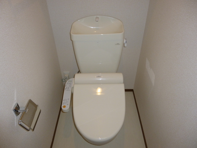 トイレ　温水洗浄暖房便座のトイレです