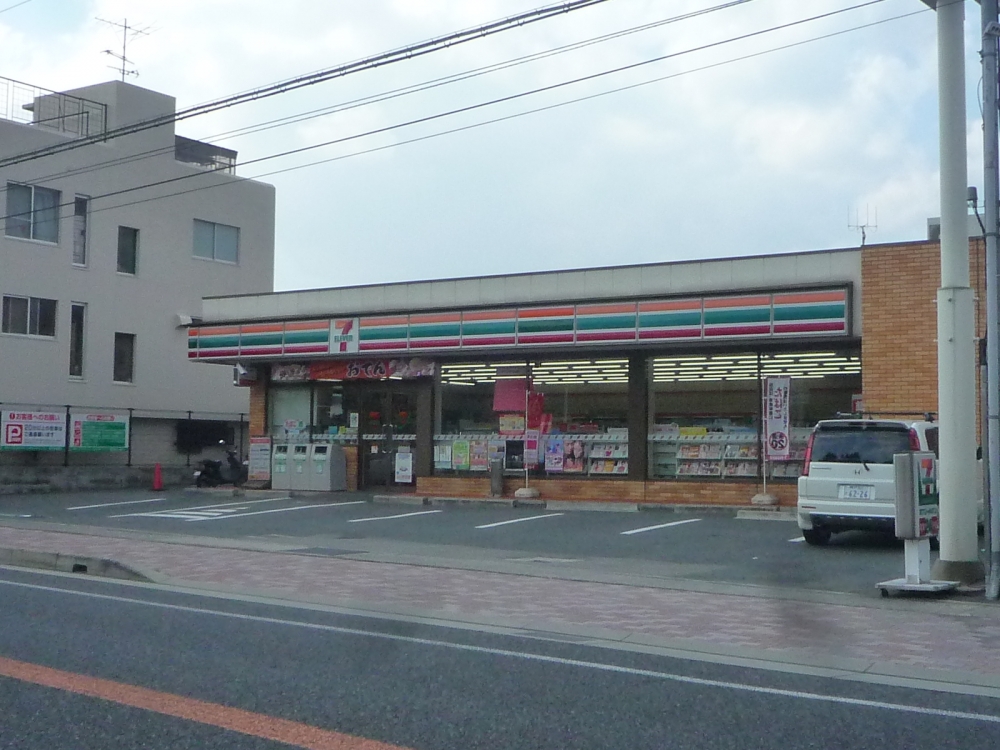 コンビニ　セブンイレブン宝塚鹿塩1丁目（コンビニ）まで194m