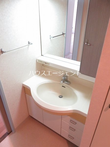 洗面設備　洗面台も広くて使いやすそうですね。※参考写真
