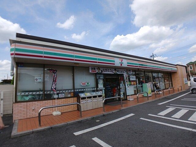 コンビニ　セブンイレブン（コンビニ）まで300m
