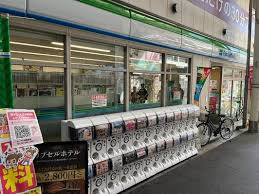 コンビニ　ファミリーマート阪急淡路駅前店（コンビニ）まで78m