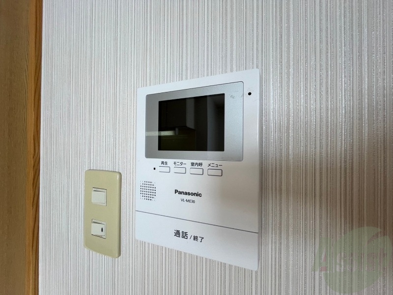 セキュリティ　ＴＶモニター付インターホンです。来客者の顔が見えるので安心！