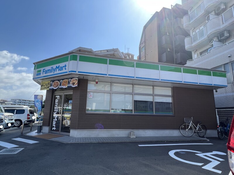 コンビニ　ファミリーマート西区愛宕1丁目店（コンビニ）まで475m
