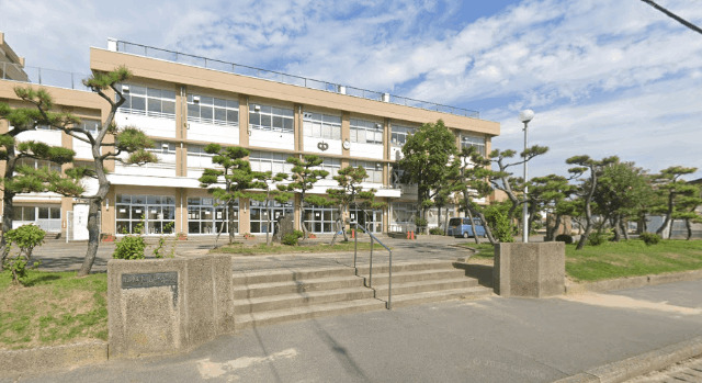 中学校　新潟市立上山中学校（中学校）まで1051m