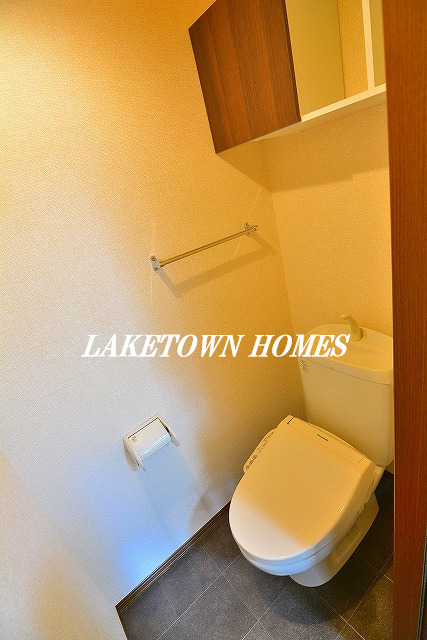 トイレ　温水洗浄便座付のトイレです。