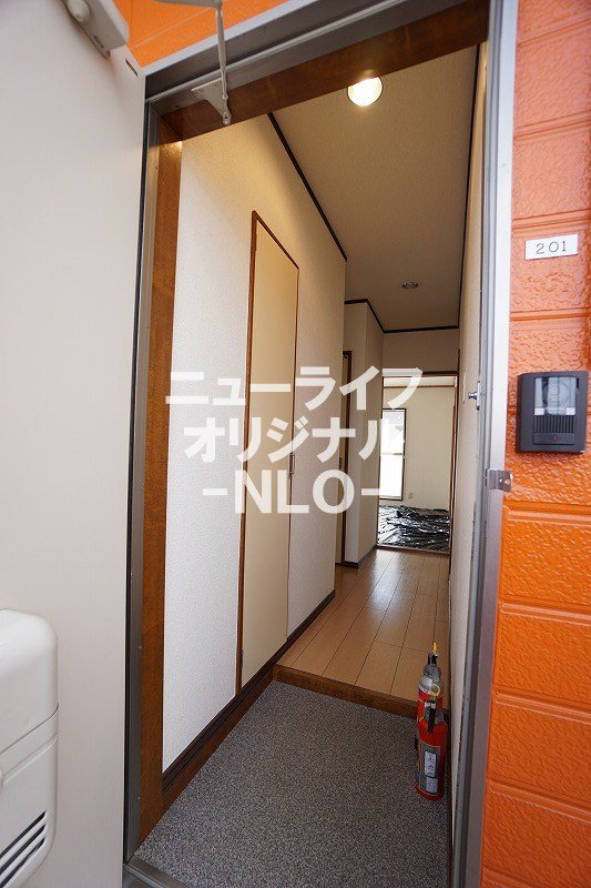 小田急小田原線 伊勢原駅 徒歩21分 2階建 築33年の玄関写真