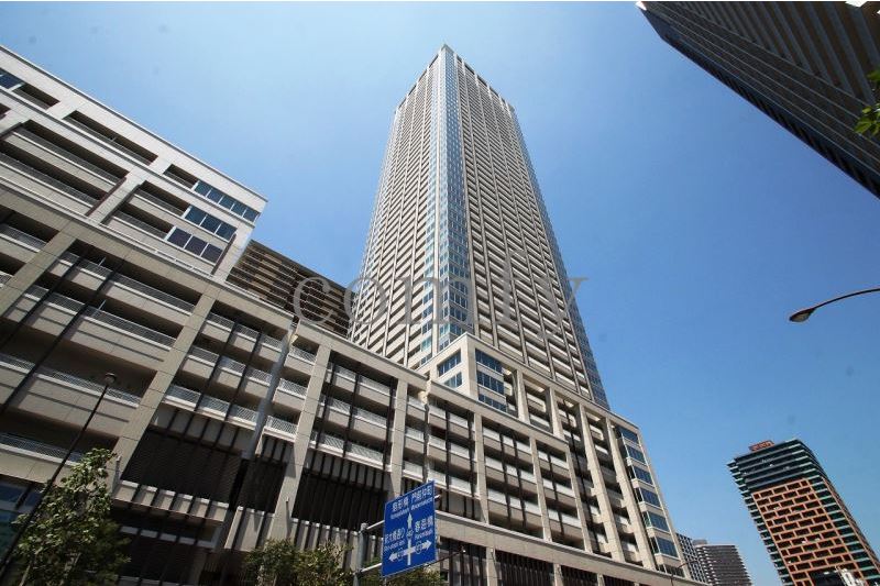 建物外観　地上５３階建てのインパクトのある外観