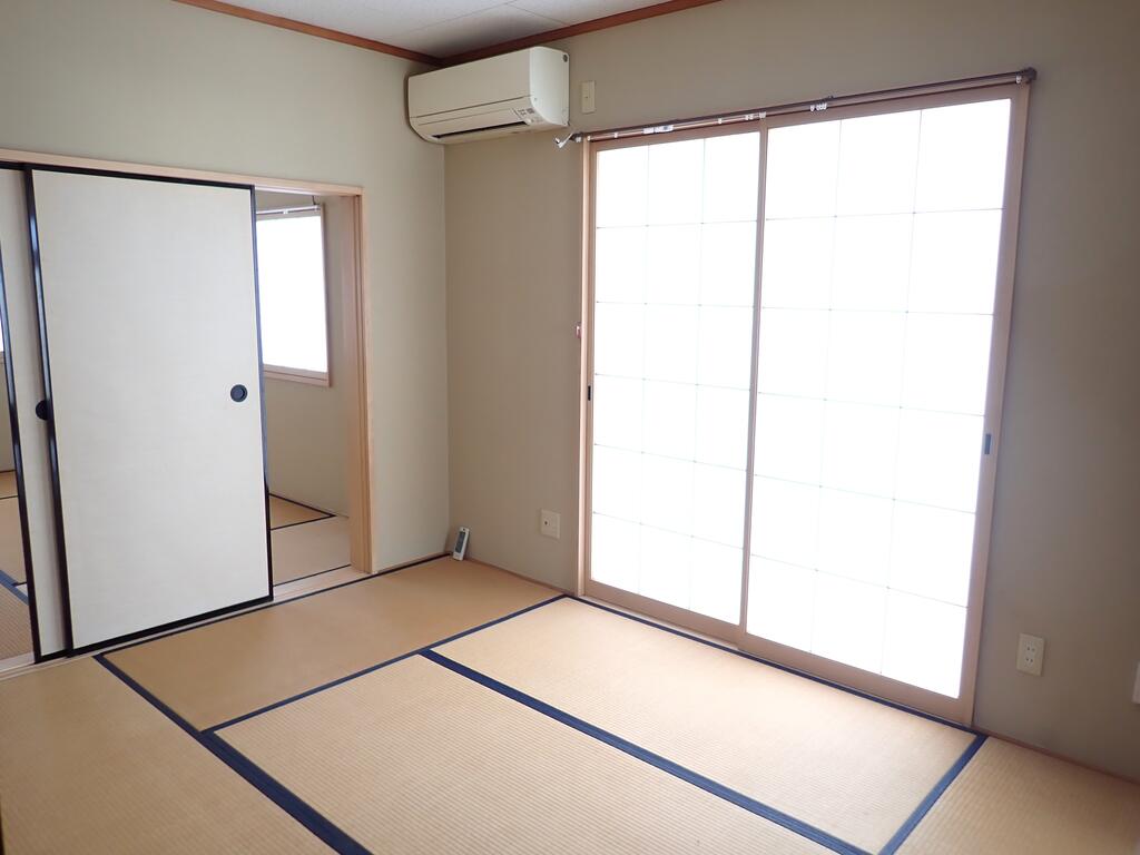 上藤島貸家の居間写真