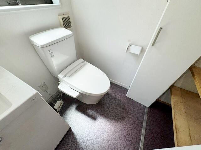 ＪＲ横須賀線 鎌倉駅 徒歩4分 2階建 築11年のトイレ写真