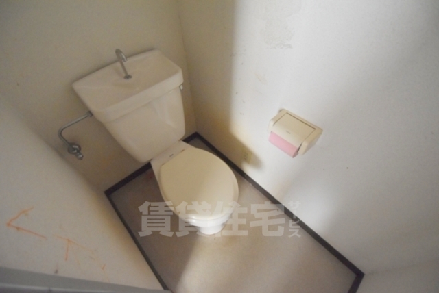 ＪＲおおさか東線 城北公園通駅 徒歩12分 5階建 築35年のトイレ写真