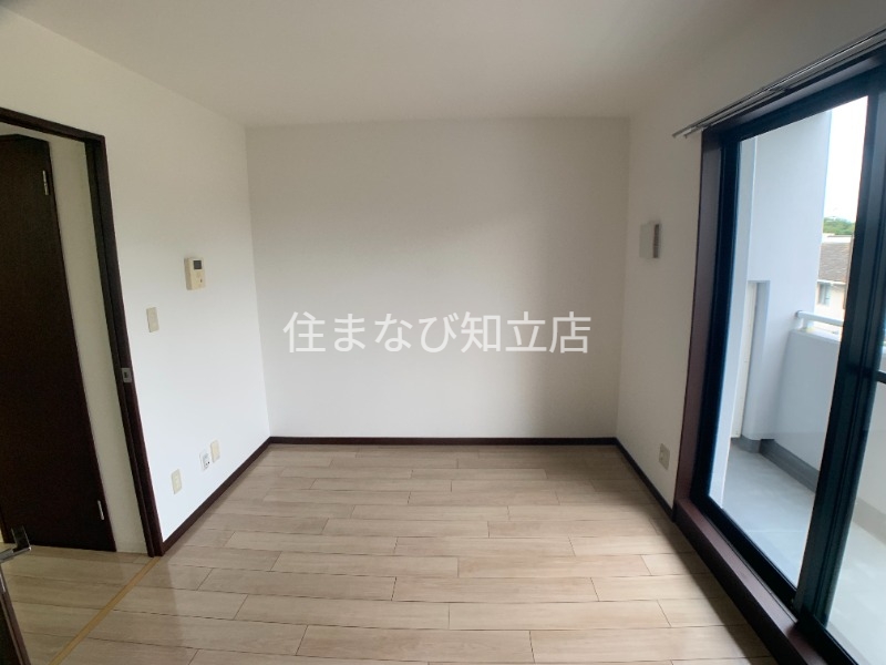 名鉄豊田線 上豊田駅 徒歩13分 3階建 築21年の居間写真