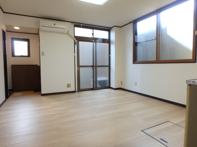 ＪＲ総武線 平井駅 徒歩14分 3階建 築36年の居間写真