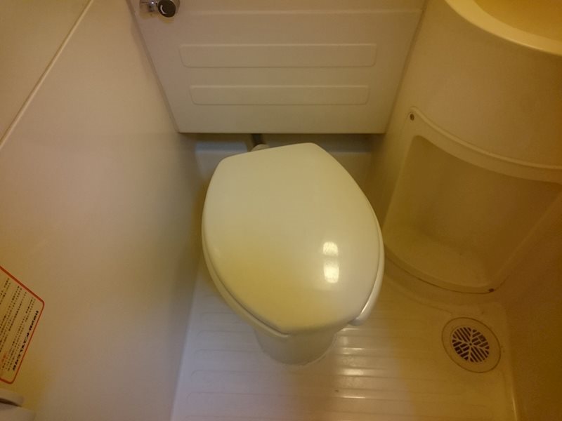 東急東横線 新丸子駅 徒歩7分 4階建 築37年のトイレ写真