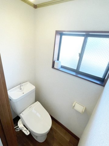 トイレ　落ち着いた色調のトイレです♪