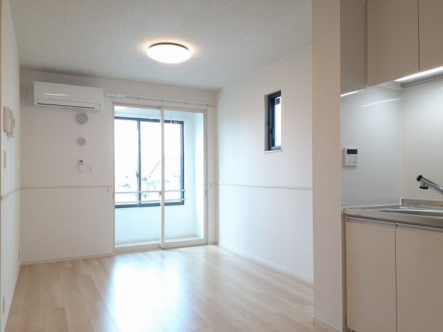 グランドゥ-ル住吉Aの居間写真